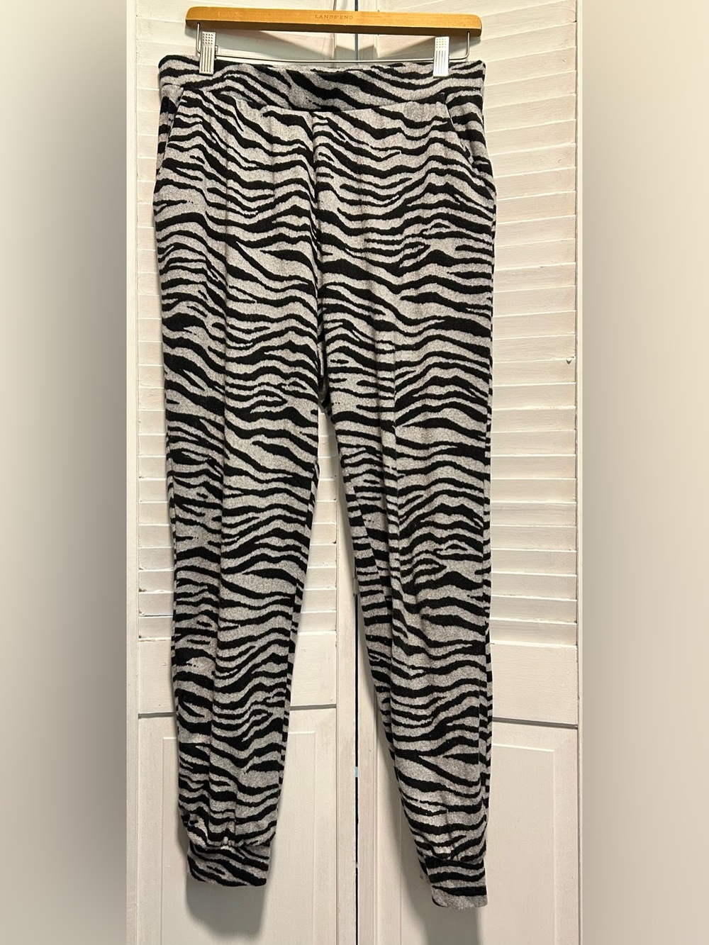 BeachLunchLounge Size Medium Zebra print jogger sweatpants